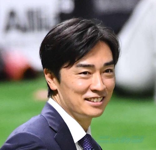 イケメンの画像だけで1000コメントを目指すトピ