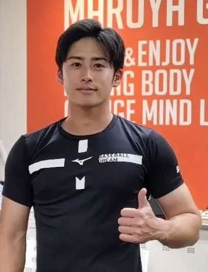イケメンの画像だけで1000コメントを目指すトピ