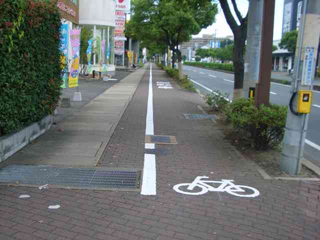 自転車での歩道通行は全面禁止？　“原則車道の左側”に子育て世代から不安の声…識者が語る例外とは