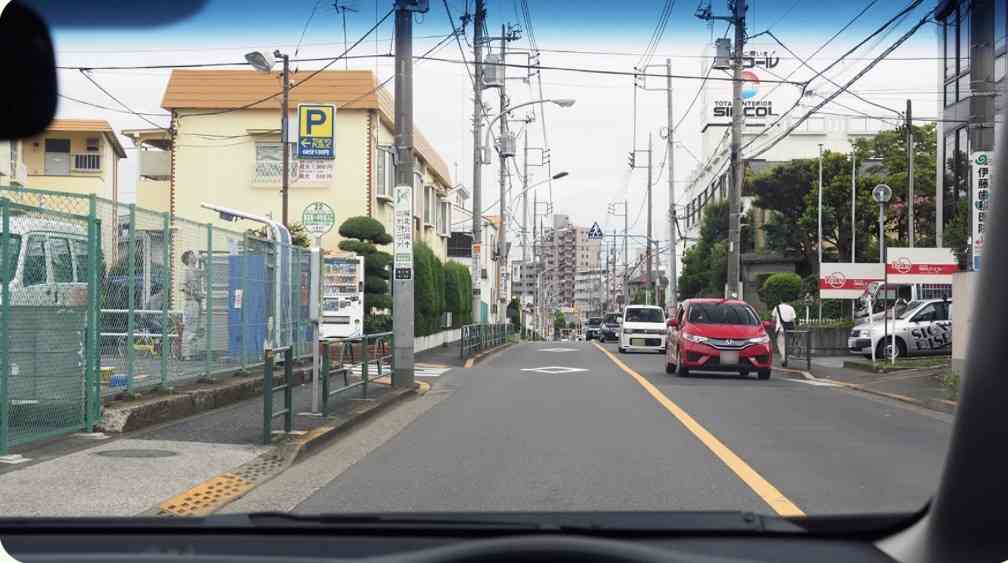 「道路の端を走らない自転車も規制しないと大渋滞…」43歳芸人“自転車追い抜き新制度”に苦言