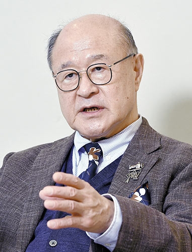 あなたのお父さんは誰に似てますか？