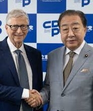 《ミニスカ女性の横で笑顔のビル・ゲイツ氏》エプスタインファイルめぐり「2人のロシア人女性と不倫」認める【離婚した元妻に“性病隠蔽”疑惑も】 