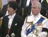 《ミニスカ女性の横で笑顔のビル・ゲイツ氏》エプスタインファイルめぐり「2人のロシア人女性と不倫」認める【離婚した元妻に“性病隠蔽”疑惑も】 