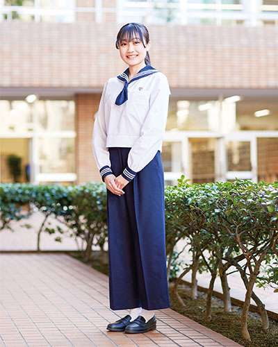 女子向けスラックス導入しても全く着用されない学校も…「ジェンダーが強調されすぎて、ためらうケースある」