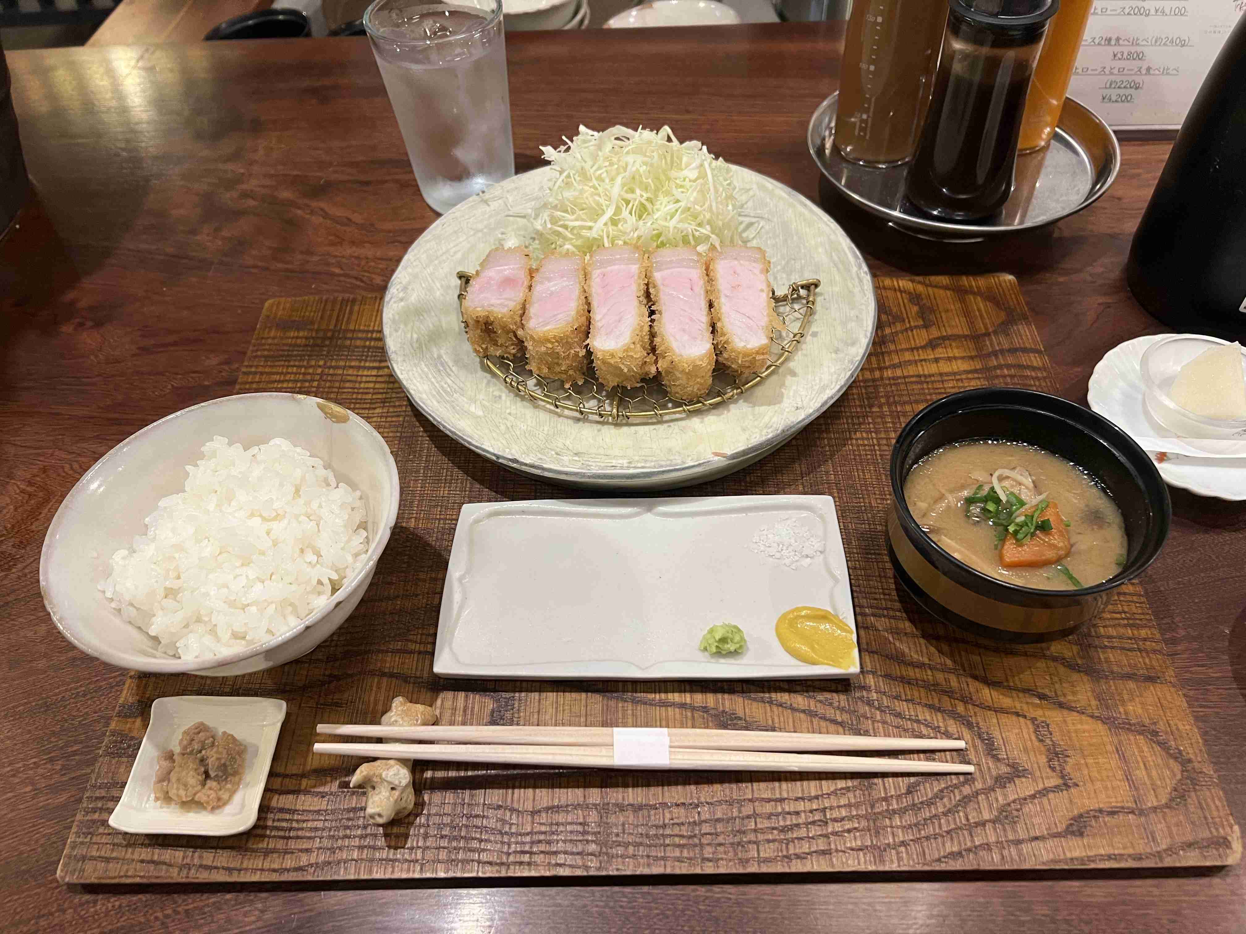 とんかつセットは何歳まで美味しく食べられますか?