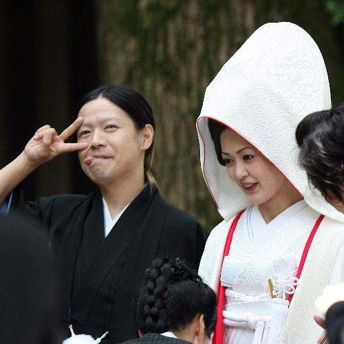 松嶋尚美、12歳長女&夫・TOCCOと親子3ショット 長女の小学校卒業を報告「最高のfamily」「成長が見れて嬉しいです!!」