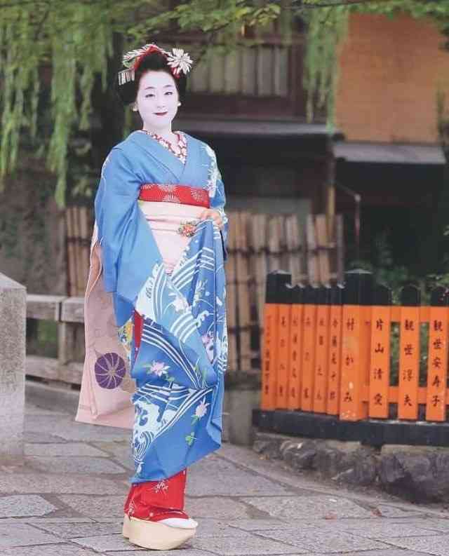 浅田真央さん 35歳、加賀友禅の完璧着こなしに絶賛の嵐「まさに大和撫子」「品があって綺麗」