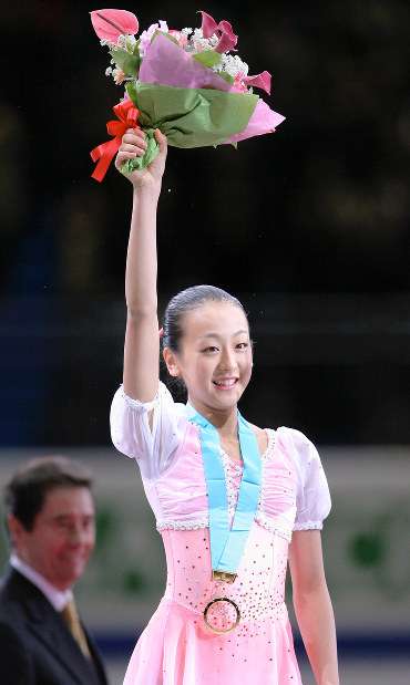 浅田真央さん 35歳、加賀友禅の完璧着こなしに絶賛の嵐「まさに大和撫子」「品があって綺麗」