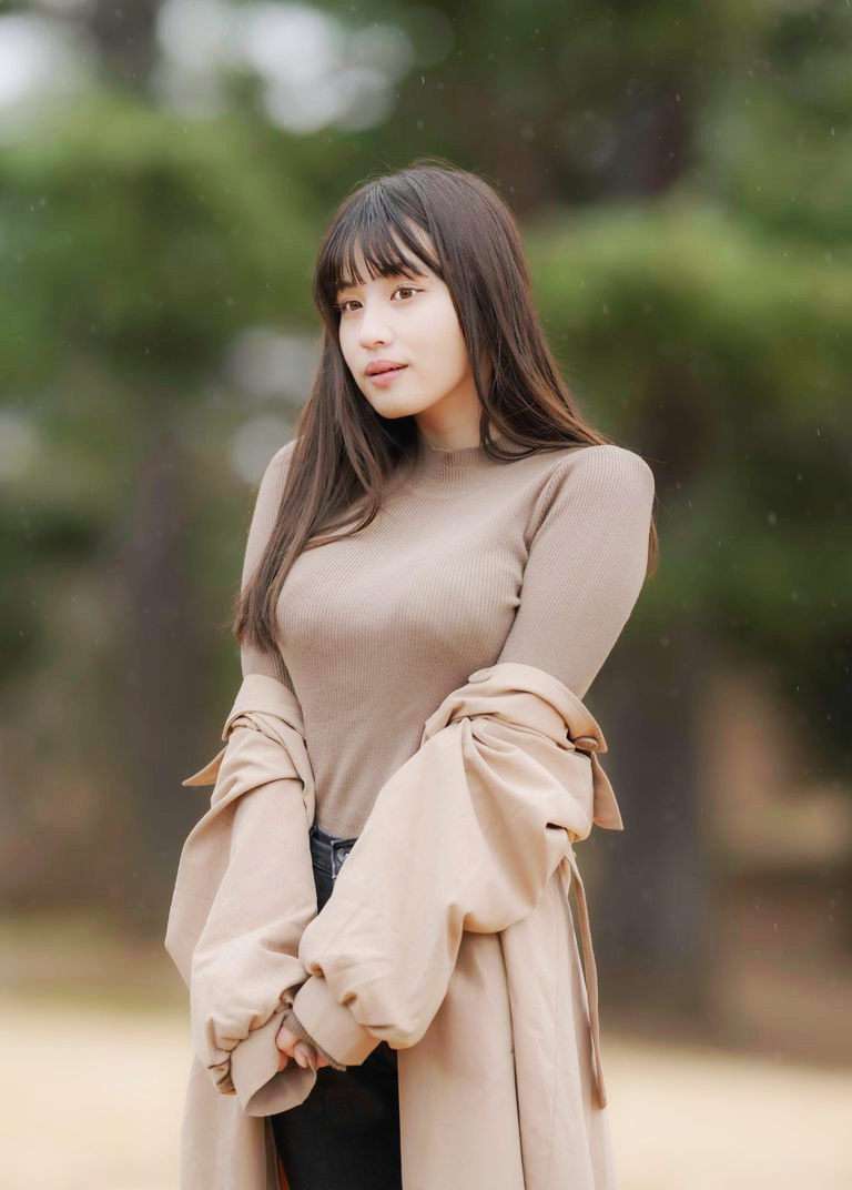 「胸元を凝視しないで」Hカップグラドル・花咲楓香、過激なファンに苦渋の訴え 撮影会でのハラスメント行為にNO