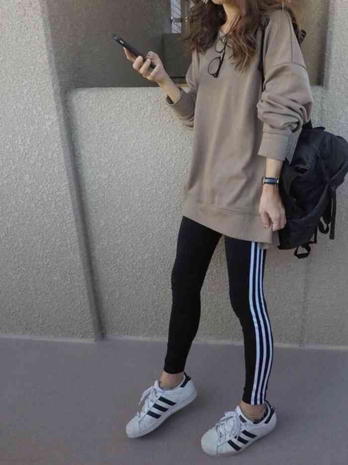 レギンス1枚で街なか歩けますか?