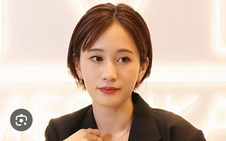 前田敦子、ラスト写真集から大胆な未公開カット2点解禁！　『Beste』重版決定