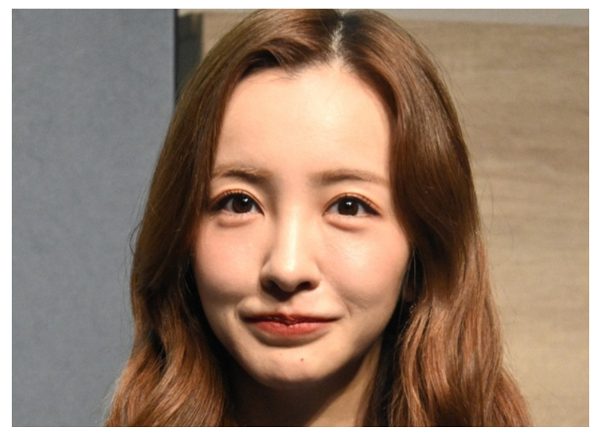 板野友美、1泊100万円超「豪遊社員旅行」で30万円バレンシアガ贈呈も年俸減の夫に同情集まる