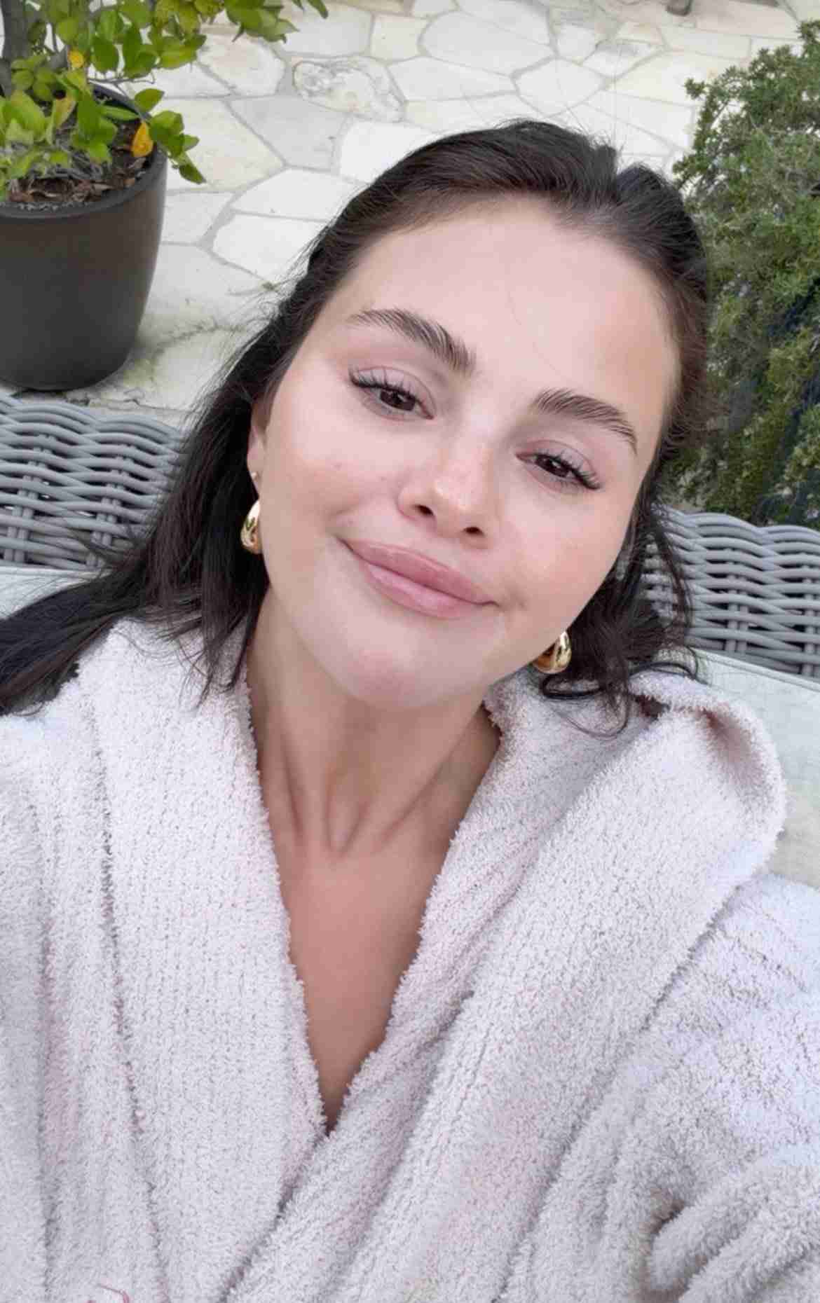 セレーナ・ゴメスのファン、夫ベニー・ブランコの不潔さに驚愕　真っ黒な足の裏に「なぜ結婚？」の声　オナラもわざと聞こえるように…