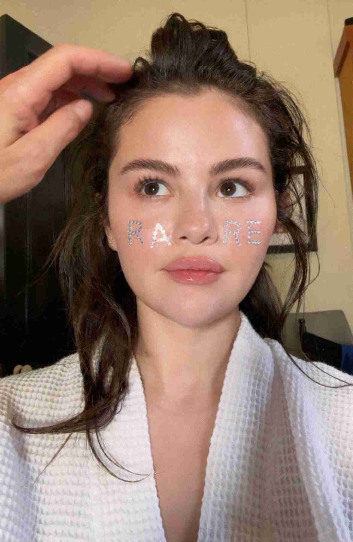 セレーナ・ゴメスのファン、夫ベニー・ブランコの不潔さに驚愕　真っ黒な足の裏に「なぜ結婚？」の声　オナラもわざと聞こえるように…
