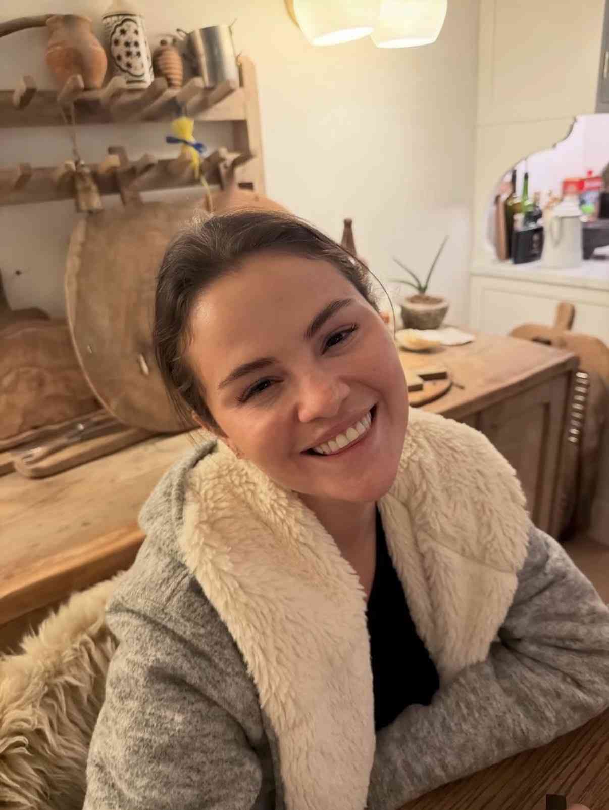 セレーナ・ゴメスのファン、夫ベニー・ブランコの不潔さに驚愕　真っ黒な足の裏に「なぜ結婚？」の声　オナラもわざと聞こえるように…