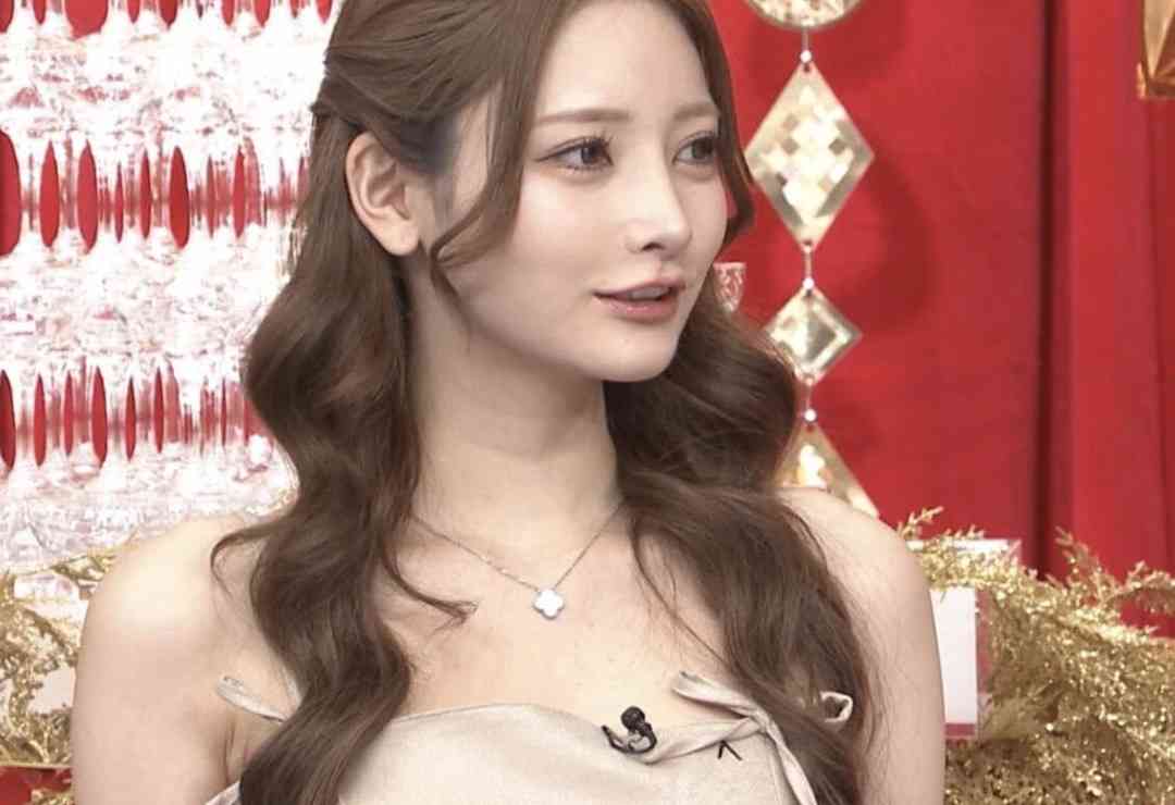 「もはやアイドル」六本木キャバ嬢のバースデーイベントに女性100人以上が長蛇の列…整形告白も“好印象”