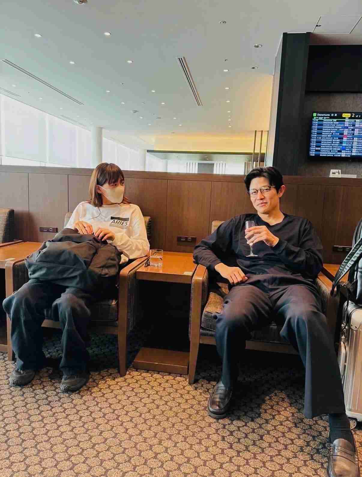 綾瀬はるか、イベントで“人気アーティスト”に「あざとタッチ」でファン悶絶…共演者・スタッフとの距離の近さで保つ“愛され力”