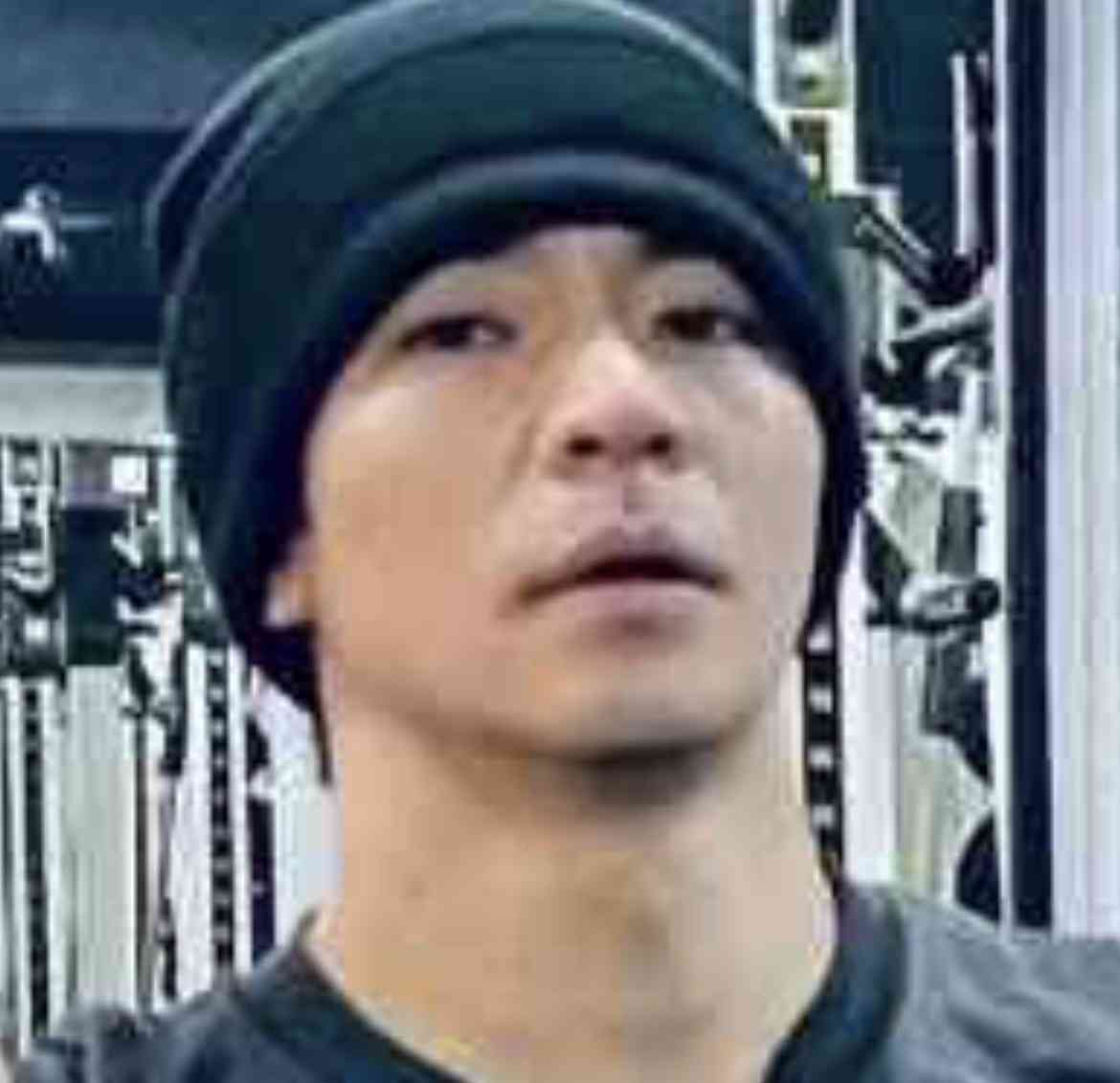 Number_i岸優太「ジムDAY」ボディメイクで鍛え上げた筋肉披露「腕の血管がすごい」「圧巻の肉体美」と反響