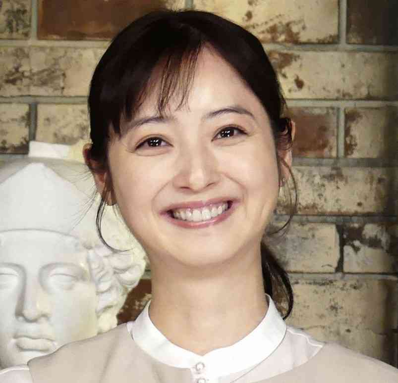 佐々木希が気まずいほど見つめてくる日めくりカレンダー発売決定