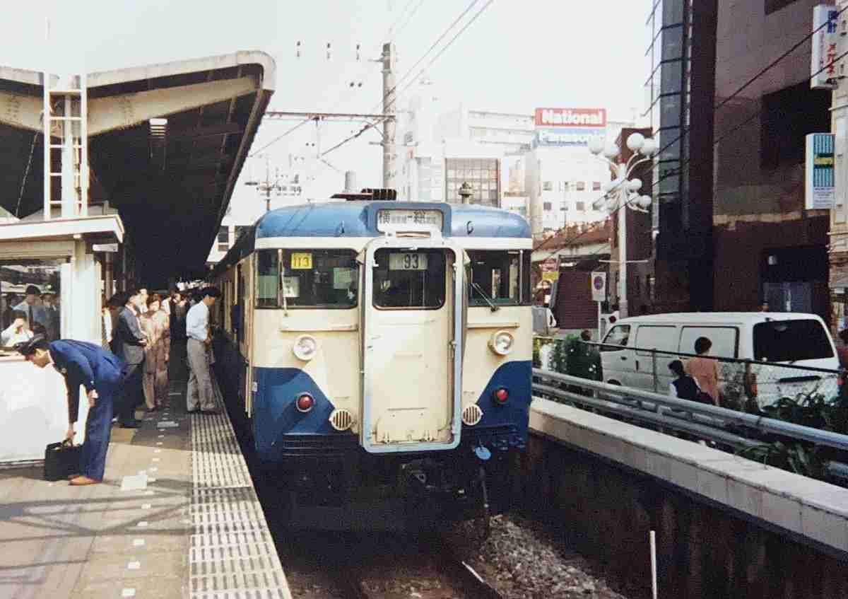 新卒が「週5の満員電車がツラい」と約2週間で退職！ 混雑率は「東京圏139％」「大阪圏116％」…経済損失は“年間3000億円”以上でも、会社員なら我慢すべき!? 混雑率の定義も確認