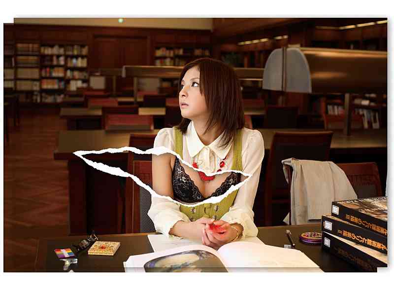 「服しか目に入らない件」梨花、衝撃〝むき出し衣装〟に騒然「これで外行けるか？」「本屋で二度見した」「これは…」