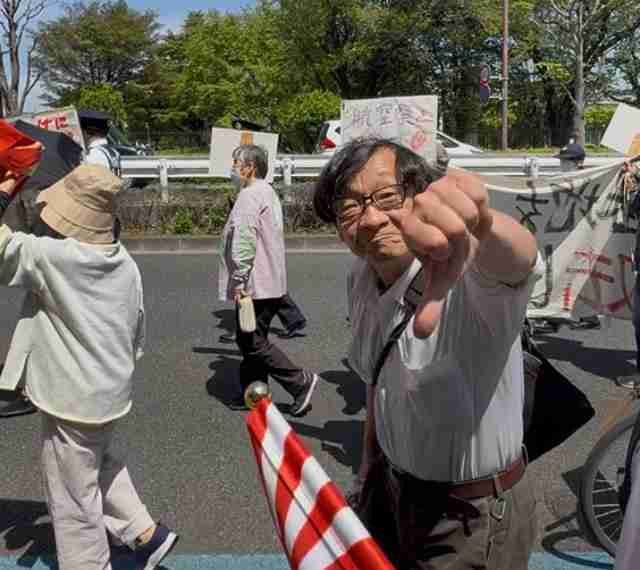 〈反高市デモ・ルポ〉「オタクは政治の話をするなって言われ腹が立った」高市首相を“昭和のヤンキー”と怒る女性らが謎すぎる架空団体のノボリを掲げて参加した理由