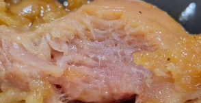 「中が完全に生…」チキン南蛮を食べた女性が悲鳴　店の“100円デザートで手打ち”対応に憤り