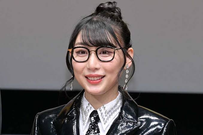 メガネはダサいのか