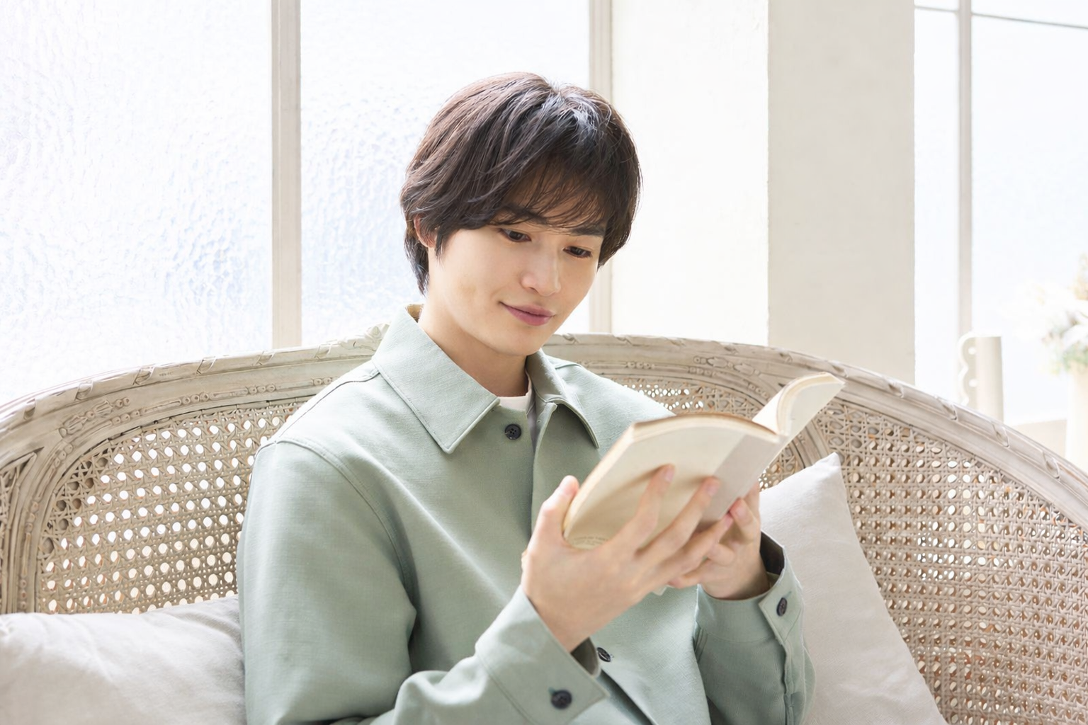 図書館で借りた本外で読みますか？