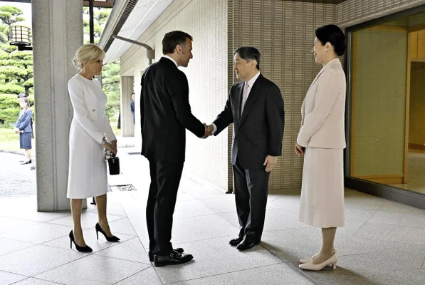 天皇皇后両陛下とマクロン大統領夫妻が懇談　フランスで人気の漫画や日本で人気の仏文学が話題に　通訳交えず4人だけで昼食も