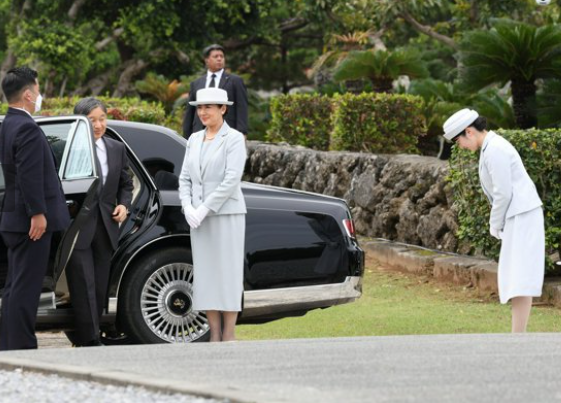 天皇皇后両陛下とマクロン大統領夫妻が懇談　フランスで人気の漫画や日本で人気の仏文学が話題に　通訳交えず4人だけで昼食も