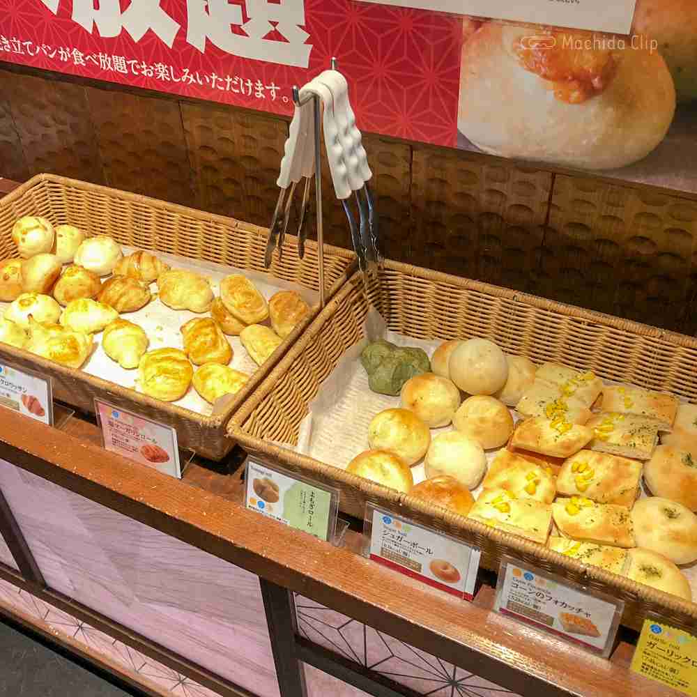 食べても1回だけ、中には一度も食べることができない客も...「鎌倉パスタ」のパン食べ放題に関するトラブルについて様々な体験談と意見