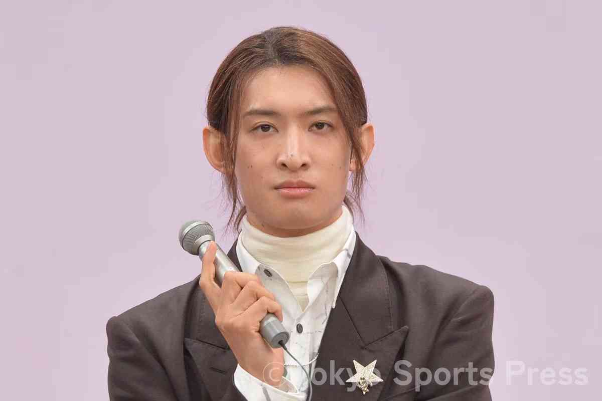 Snow Man目黒蓮、雨天の中ファンと交流→虹空に 約3ヶ月ぶり一時帰国に大歓声