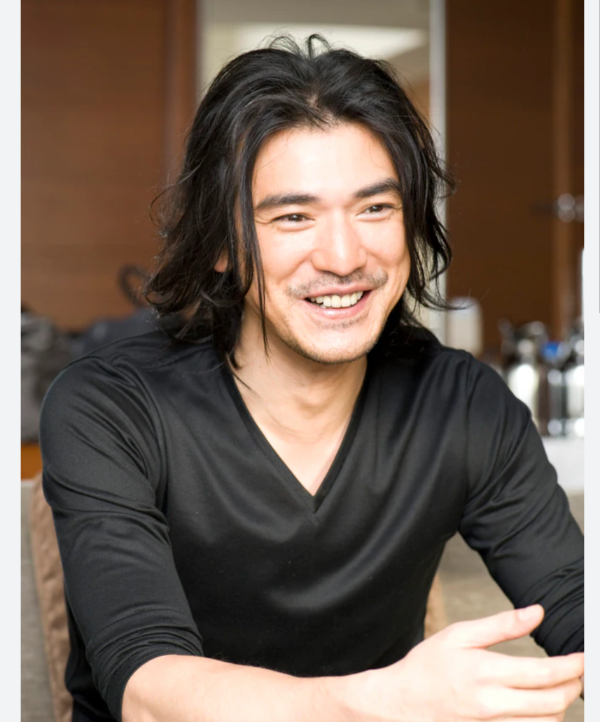 Snow Man目黒蓮、雨天の中ファンと交流→虹空に 約3ヶ月ぶり一時帰国に大歓声