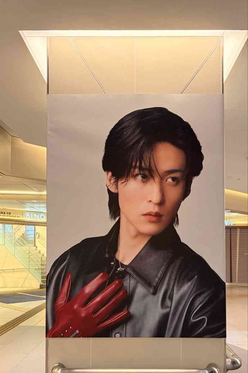 Snow Man目黒蓮、雨天の中ファンと交流→虹空に 約3ヶ月ぶり一時帰国に大歓声