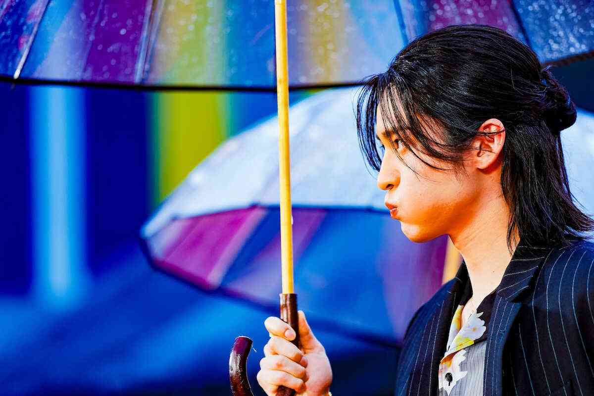 Snow Man目黒蓮、雨天の中ファンと交流→虹空に 約3ヶ月ぶり一時帰国に大歓声