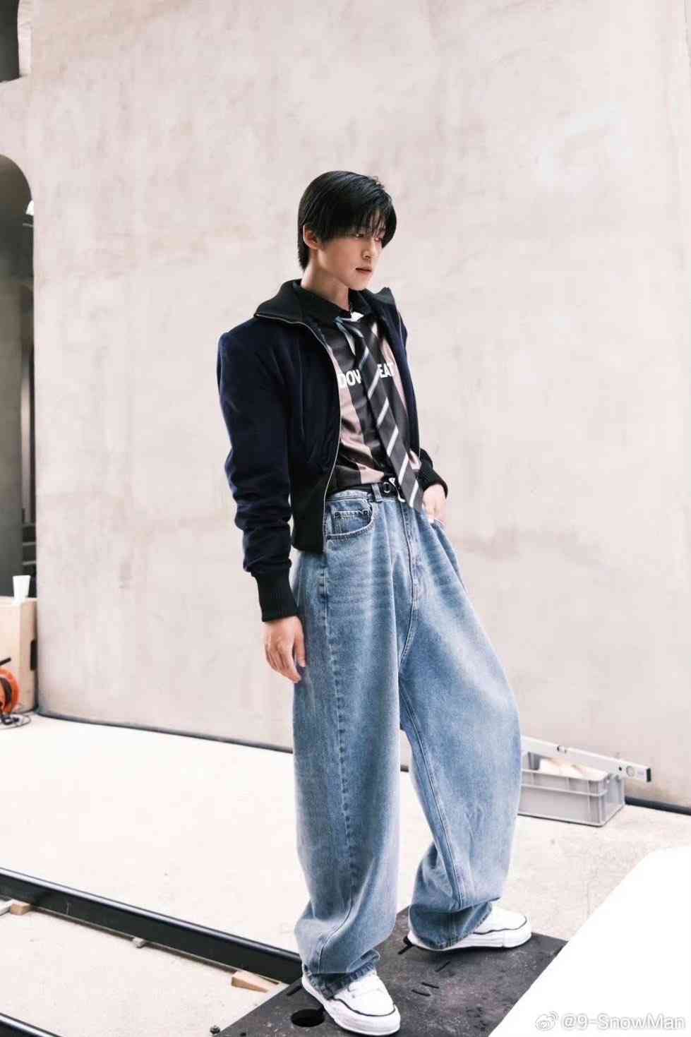 Snow Man目黒蓮、雨天の中ファンと交流→虹空に 約3ヶ月ぶり一時帰国に大歓声