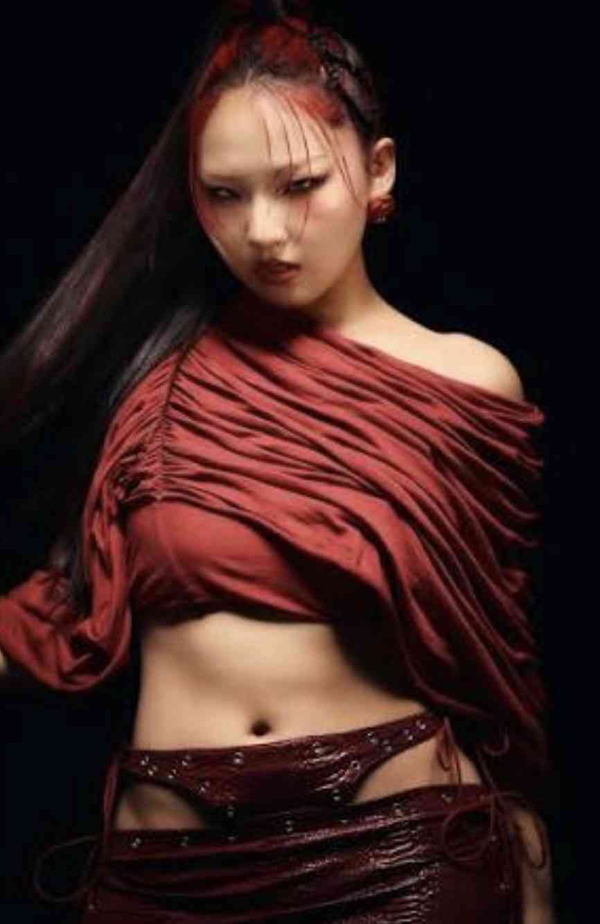 《タトゥーの次は“ハイレグ”インナー》三吉彩花 止まらない“攻め”スタイル…貫く“自分の価値観”