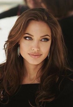 アンジェリーナ・ジョリーの娘シャイロがK-POP界進出　宇宙少女のMVにサプライズ登場