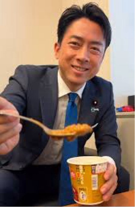 自民党大会で自衛官の国歌歌唱、小泉防衛相「政治的行為にあたらず」