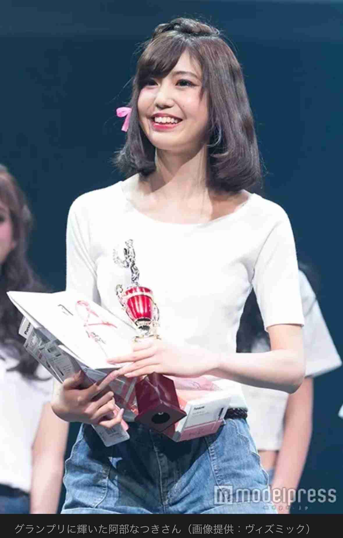 “令和の峰不二子”の異名をとる26歳モデル・阿部なつきの衝撃コーデが「これはやばい」「なんで上着脱いだ？」　くっきりインナー透けぴたぴた白T…