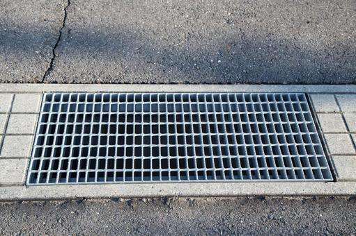 「狂ってるだろ」神奈川県警の自転車ルール投稿に“ブチギレ”コメント相次ぐ!?「日本をバカの国だと思った」「歩道を走らせろ」の声も