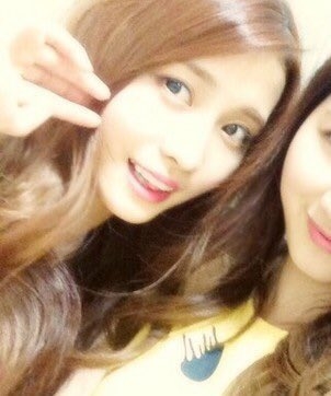 「直してあげてよ」TWICE・モモ　“だらしない”ドレスが物議…宮沢りえも巻き込まれた“勘違い”されるデザイン