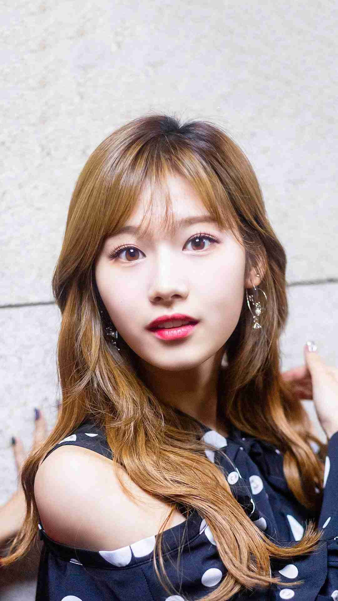 「直してあげてよ」TWICE・モモ　“だらしない”ドレスが物議…宮沢りえも巻き込まれた“勘違い”されるデザイン
