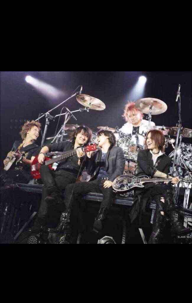 SUGIZO「戦争」巡りメッセージ「現在は戦後最も危うい状況」「人を殺すより人を救う道を」
