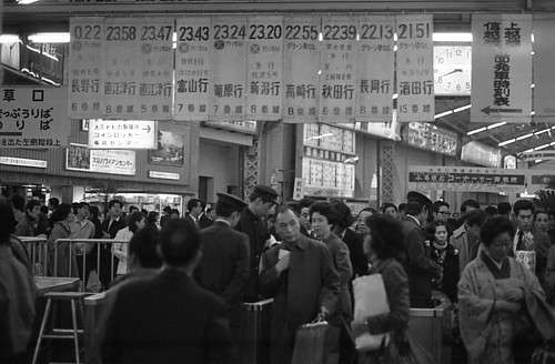 皇居内に中国籍の男性が許可なく入構　通勤時間帯で身分確認されずか