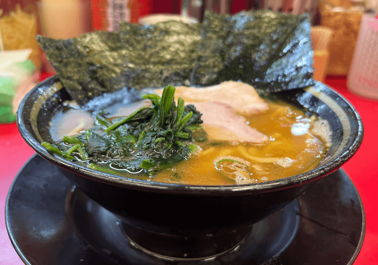 地元民が行列作って食べるラーメン屋