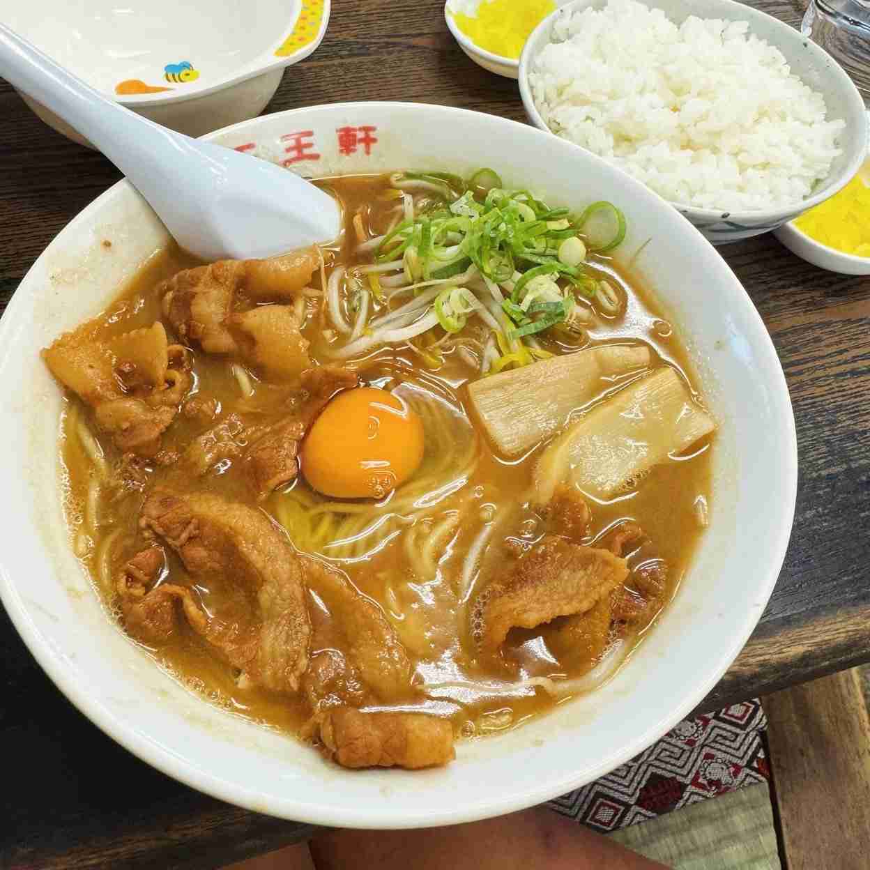 地元民が行列作って食べるラーメン屋