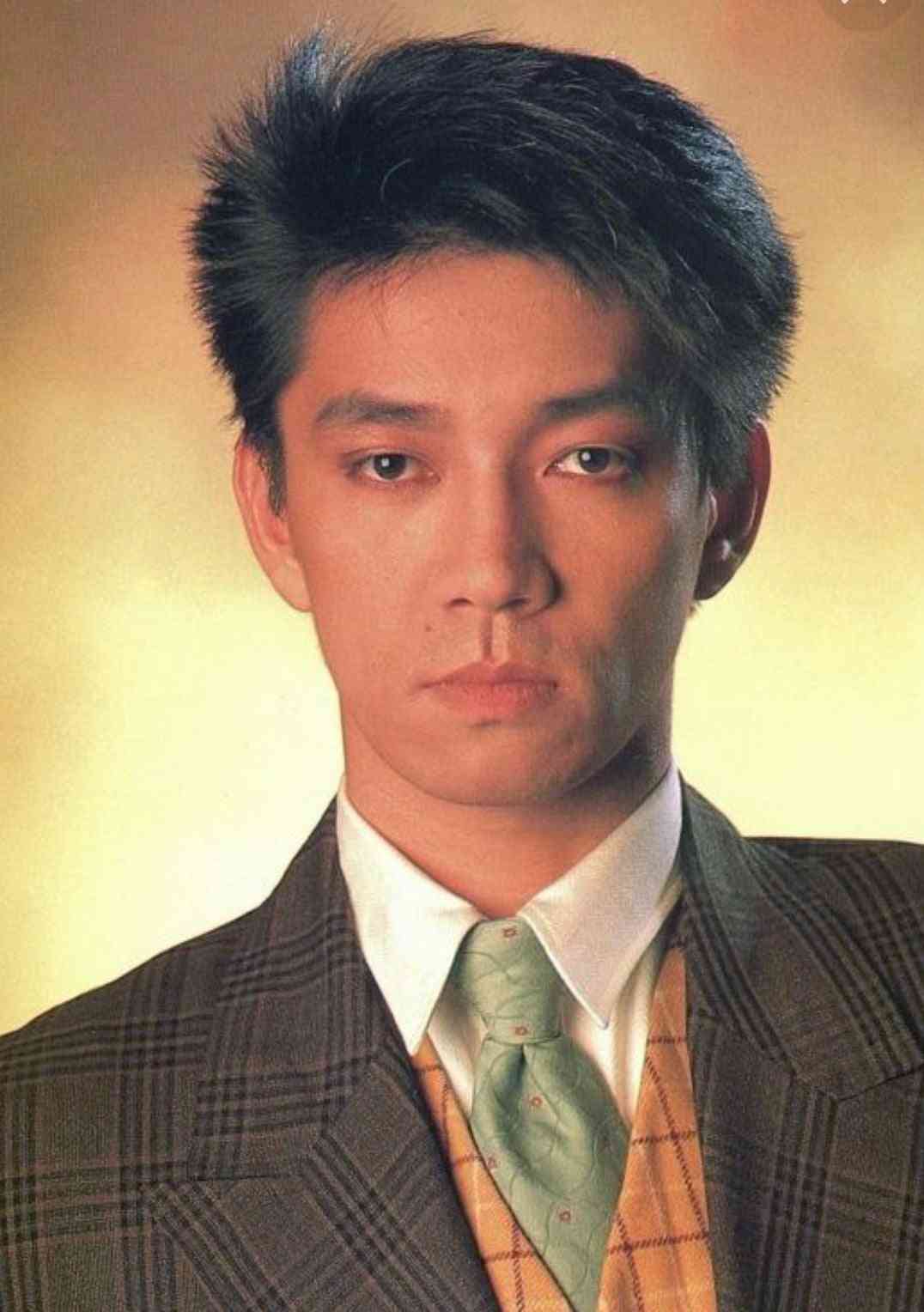 人中が長すぎる