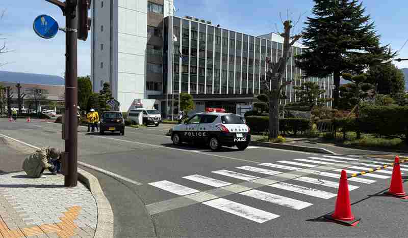 横断歩道で0歳の赤ちゃんを抱いた母親を車ではねる　母親と赤ちゃんが重傷　車を運転していた81歳の女を過失運転傷害で現行犯逮捕　長野・塩尻市
